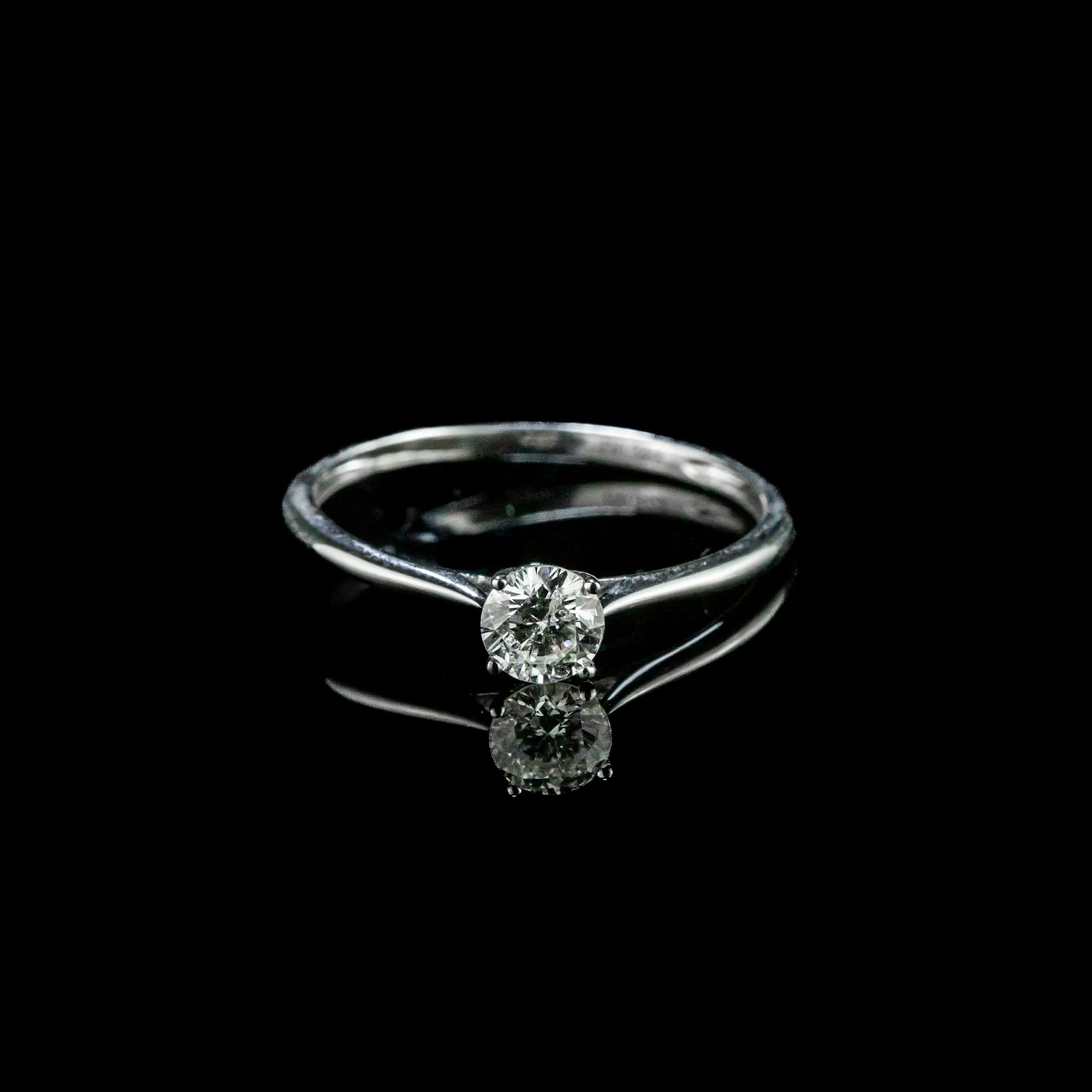 ANILLO SOLITARIO CON DIAMANTE