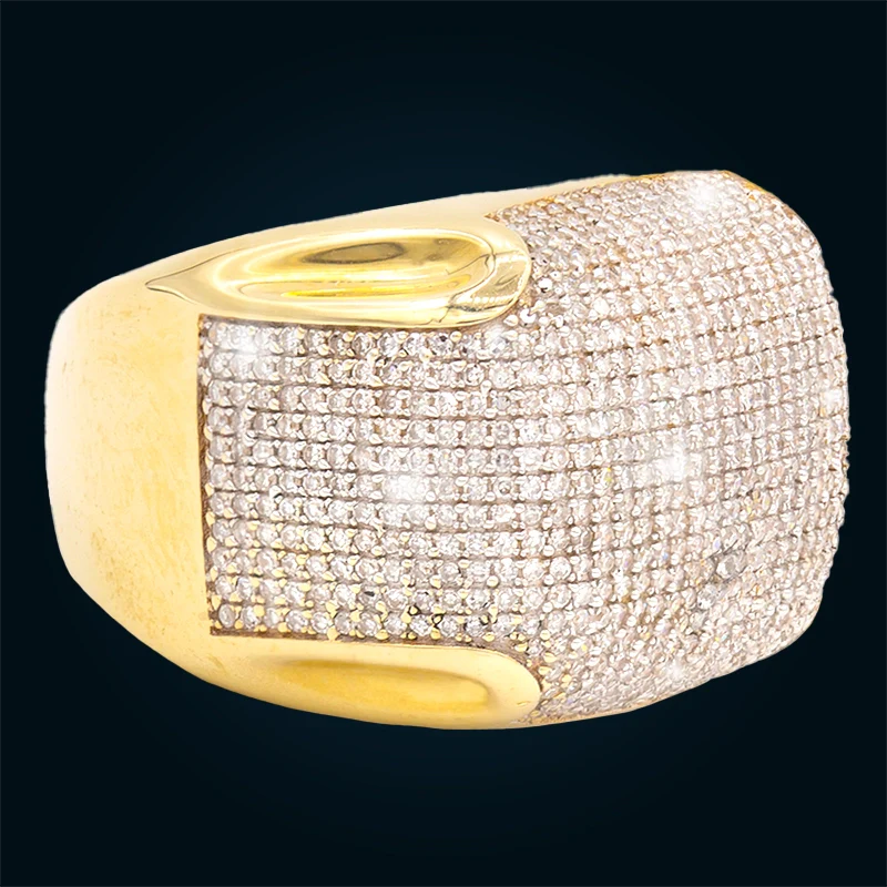 Anillo en Oro Amarillo con Diamantes Montado Pavé