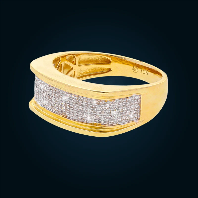 Anillo en Oro Amarillo con Diamantes Montado Pavé